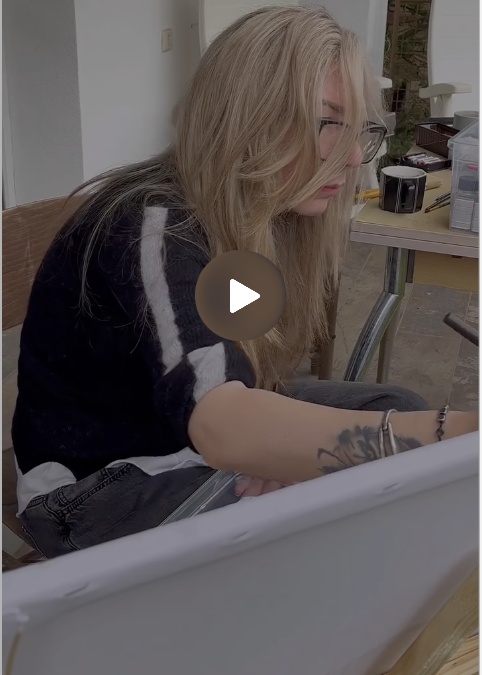 We stappen opnieuw binnen in de creatieve wereld van Maria Harizanova — kunstenaar, ondernemer en moeder.